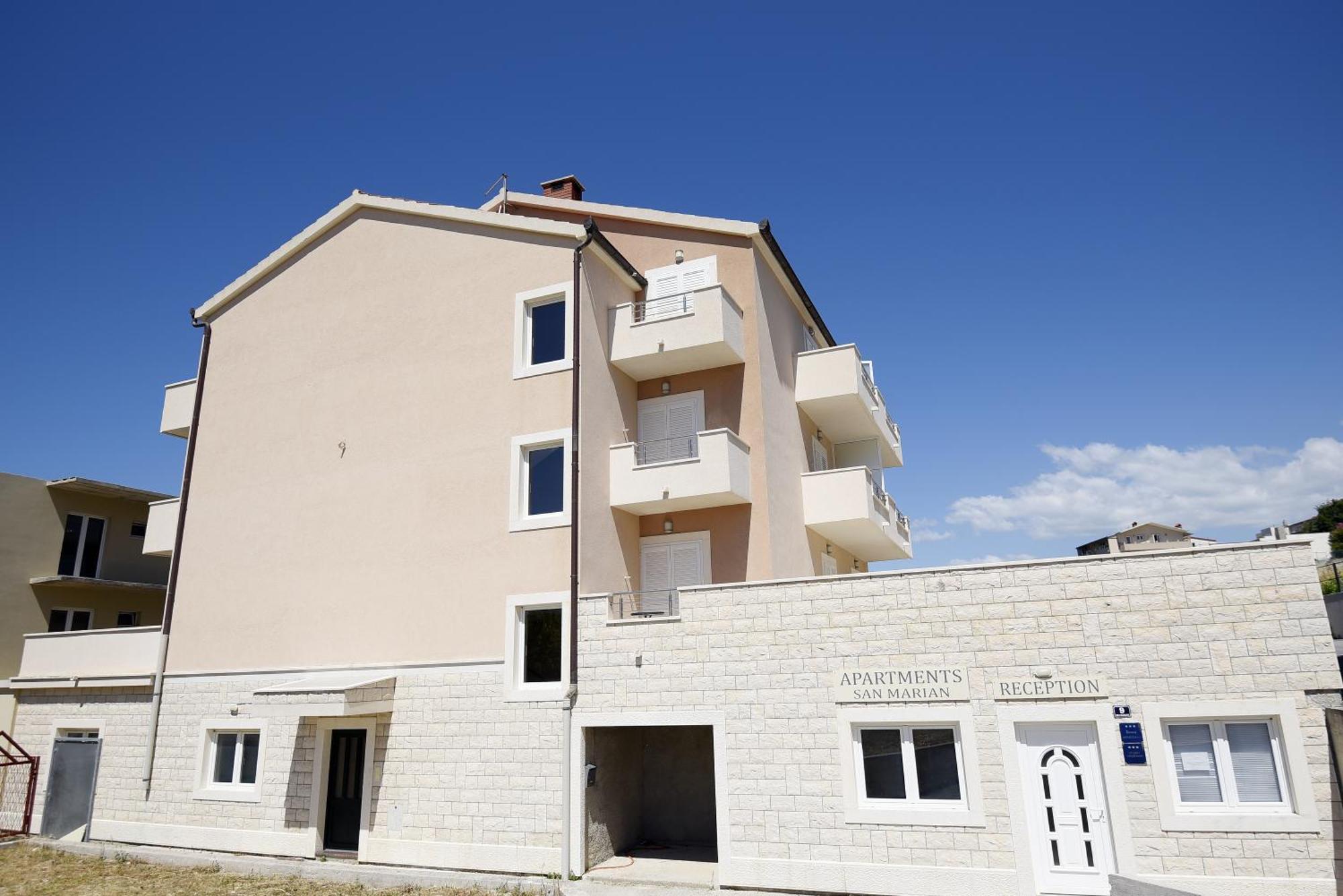 Antonio Apartmani Podstrana Rum bild